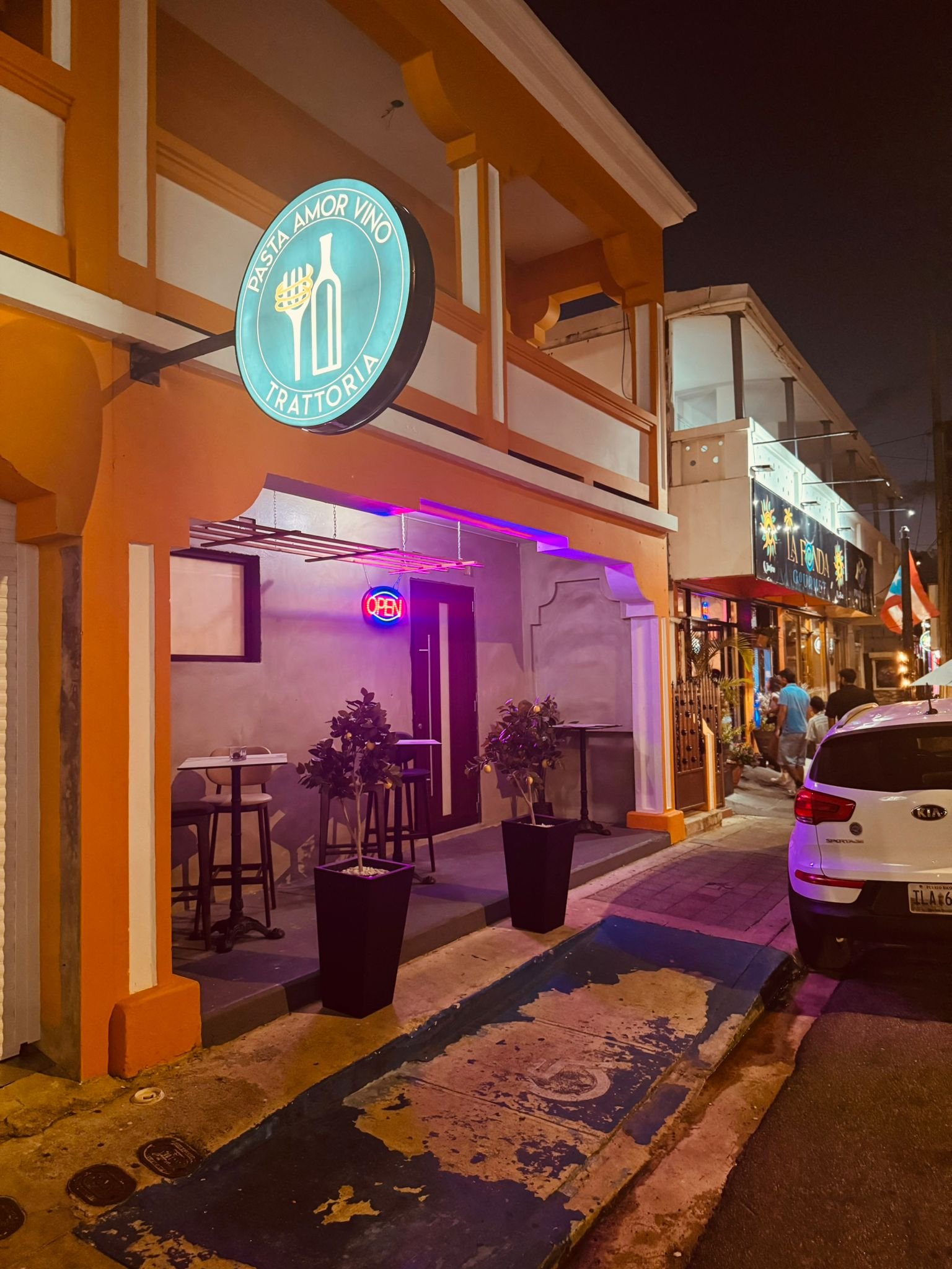 Pasta Amor y Vino Restaurant_(18)